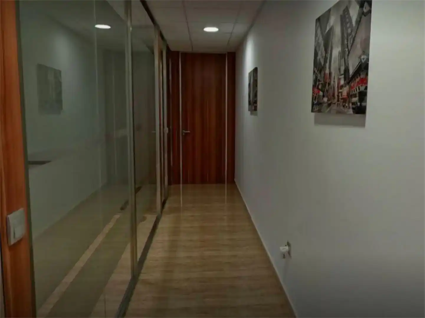 Commercial properties for rent in Carrer de Jaume Roig, 1, Parque de la Bombilla