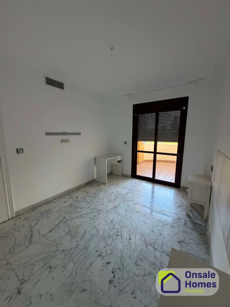 Habitación de Casa adosada en venta en Marbella con Aire acondicionado, Jardín privado y Terraza