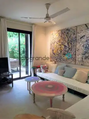 Sala de estar de Casa adosada de alquiler en Sotogrande con Aire acondicionado, Jardín privado y Terraza