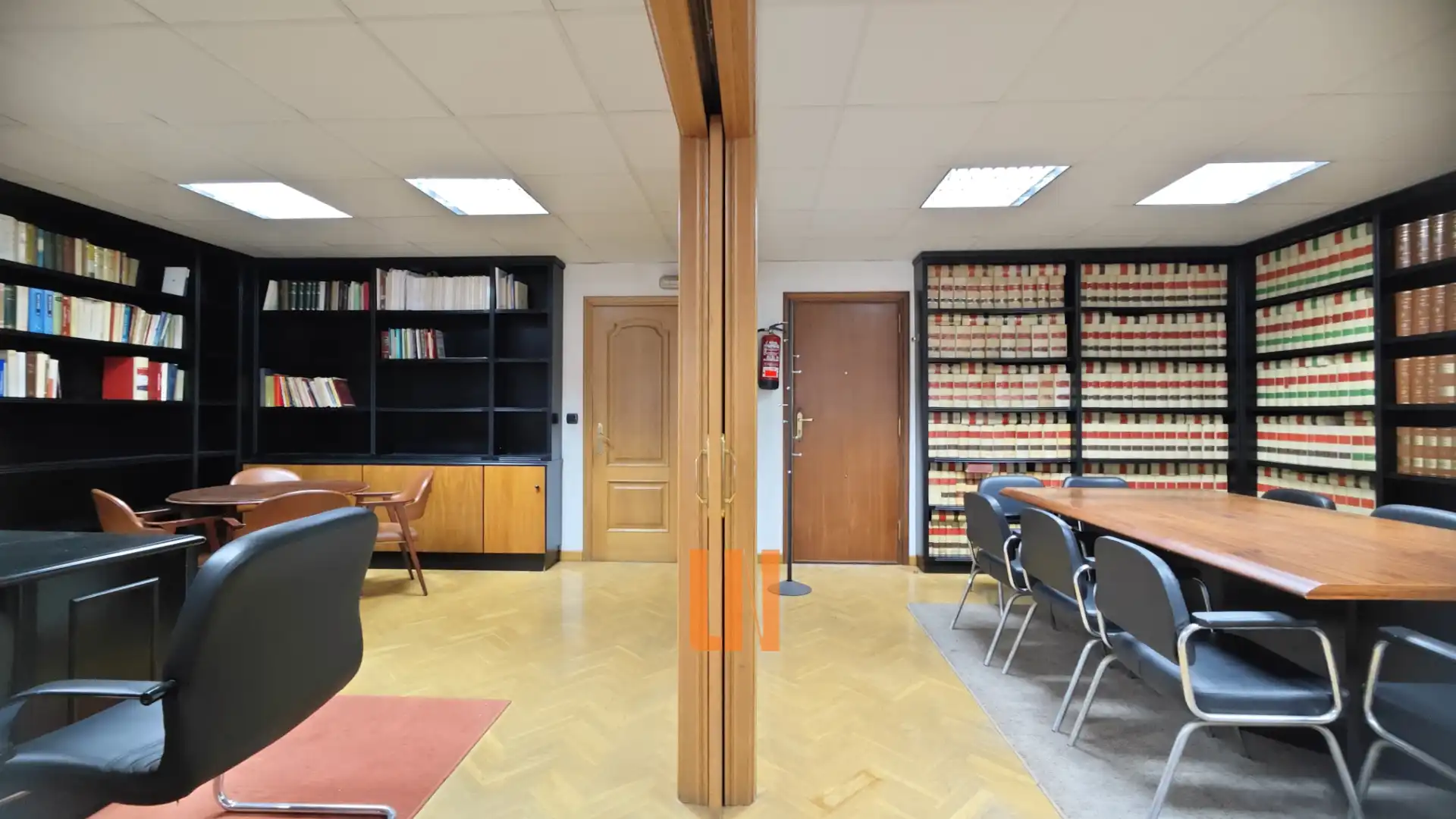 Büro zur Miete in A Coruña Capital  mit Heizung und Internet