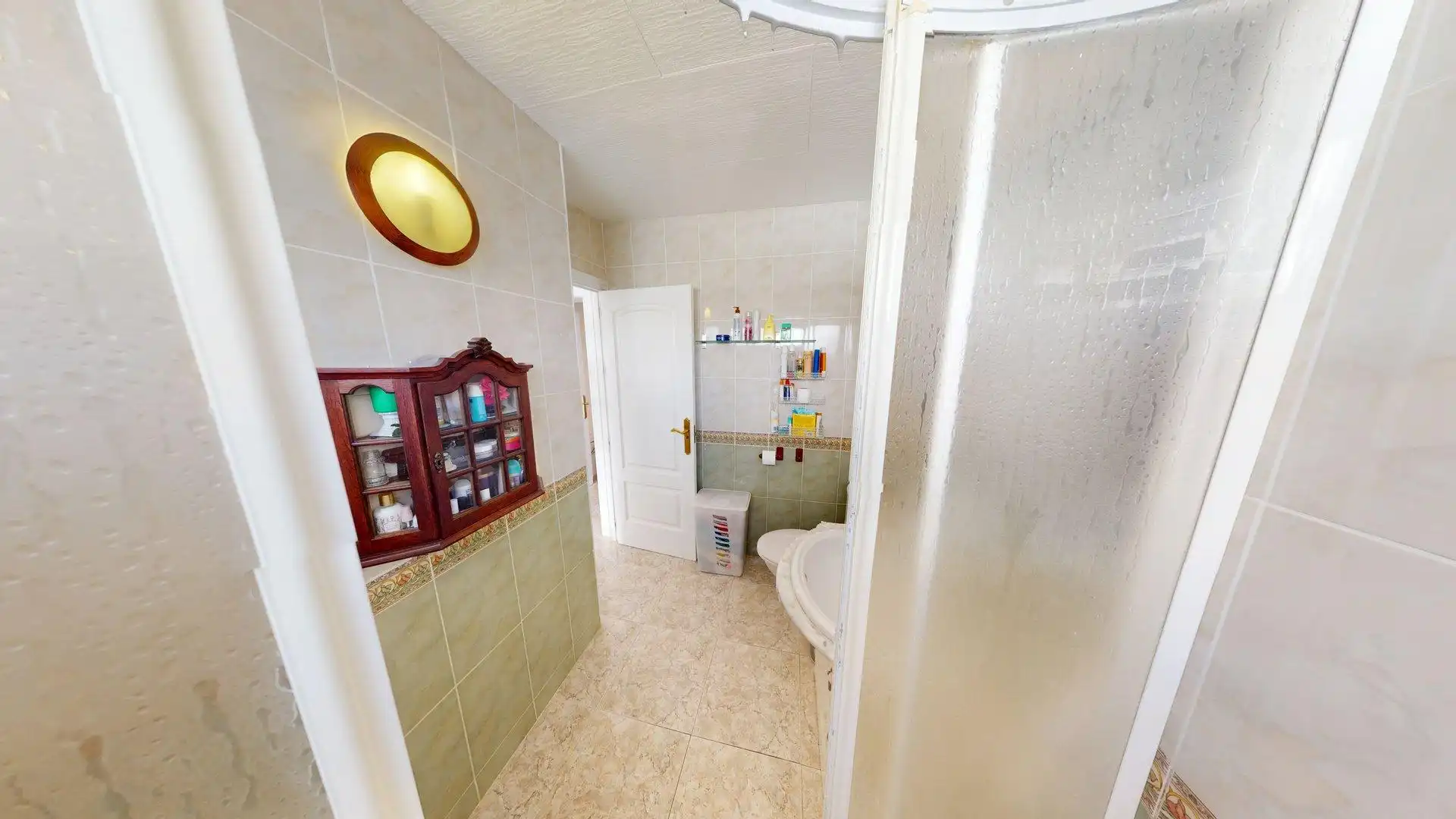 Badezimmer von Wohnung zum Verkauf in Benalmádena mit Klimaanlage, Privatgarten und Terrasse