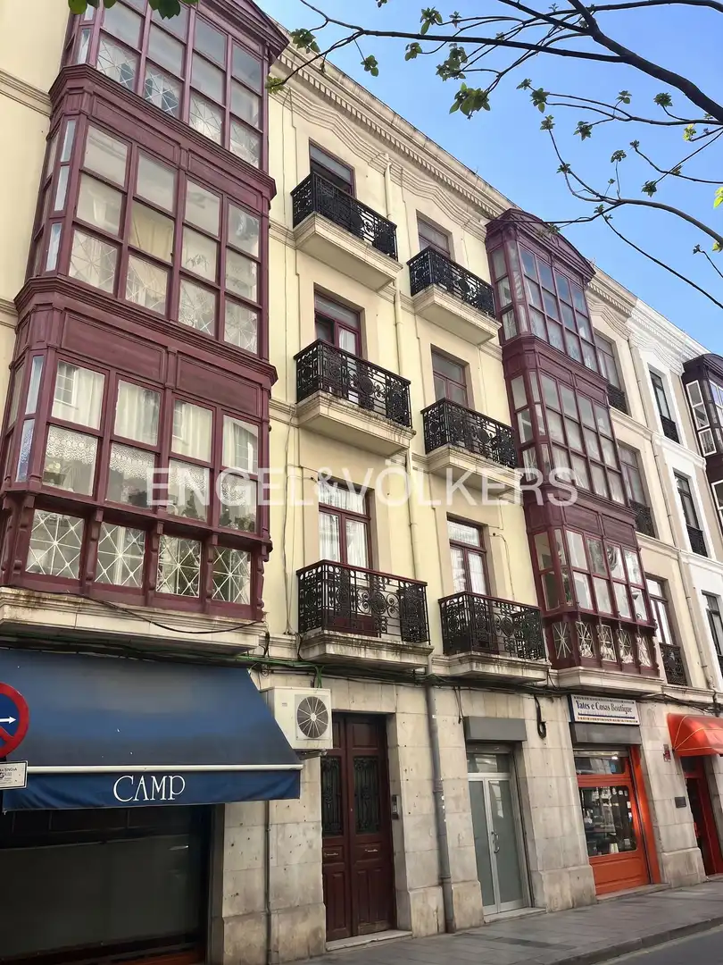 Außenansicht von Wohnung zum Verkauf in Santander mit Heizung