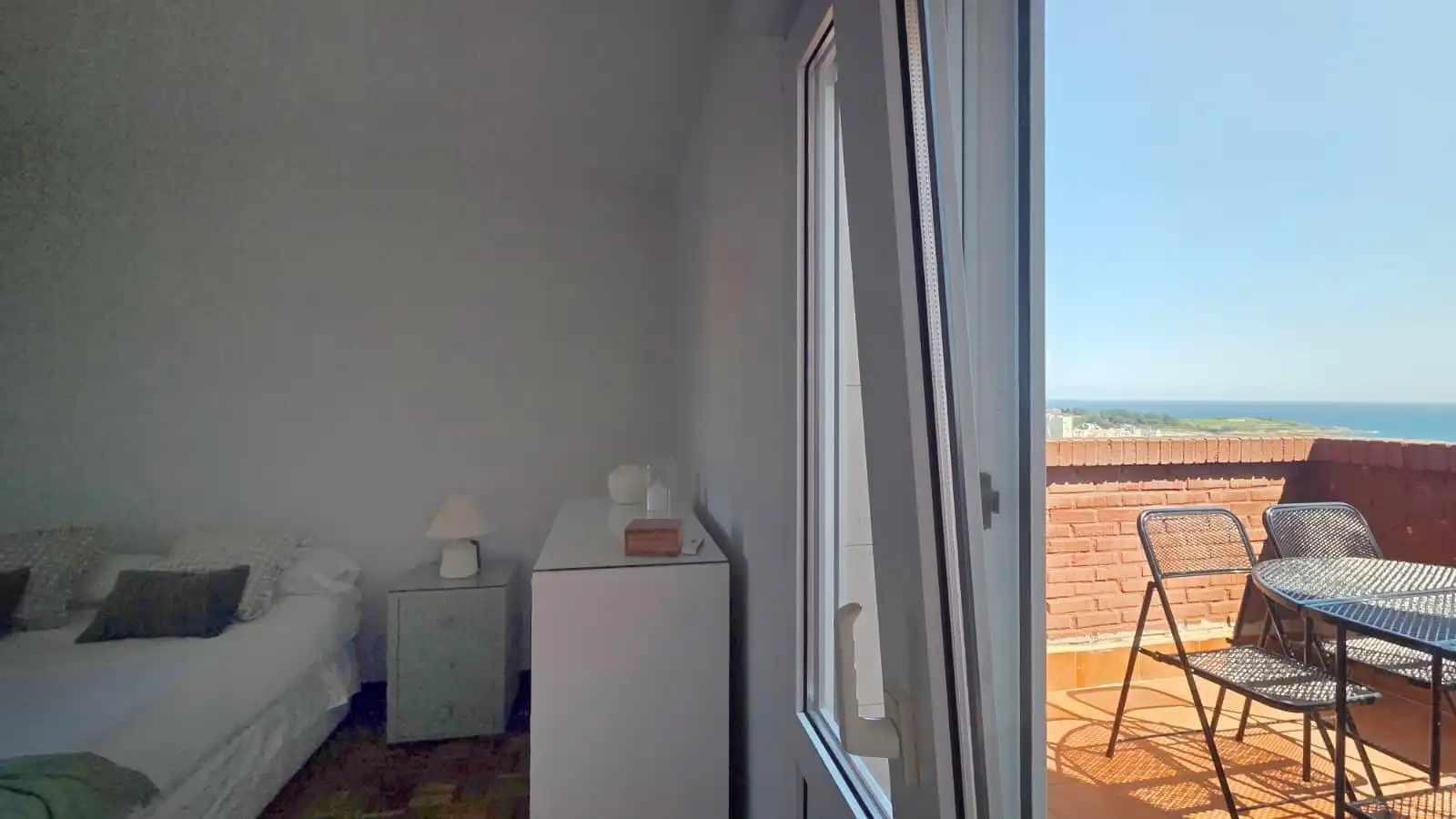 Schlafzimmer von Wohnung zur Miete in Santander mit Heizung, Parkett und Terrasse