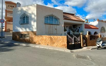 Vista exterior de Casa o xalet en venda en Huércal de Almería amb Jardí privat, Terrassa i Moblat