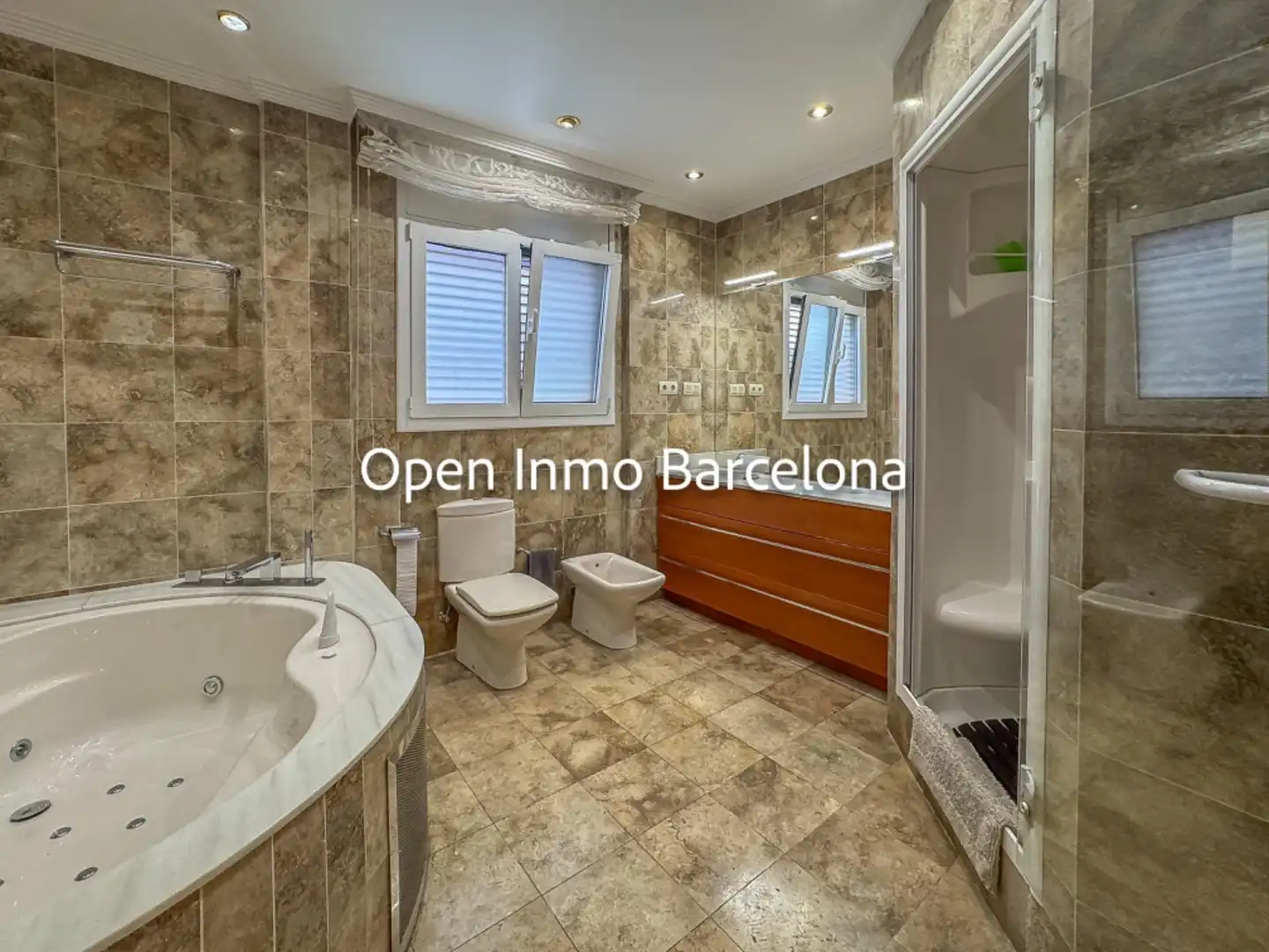 Bathroom of Houses for sale in Castelldefels  with Air Conditioner, Heating and Private garden