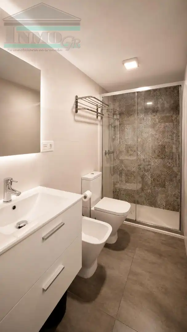 Bathroom of Duplexes for rent in Granada  with Air Conditioner, Furnished and Washing machine