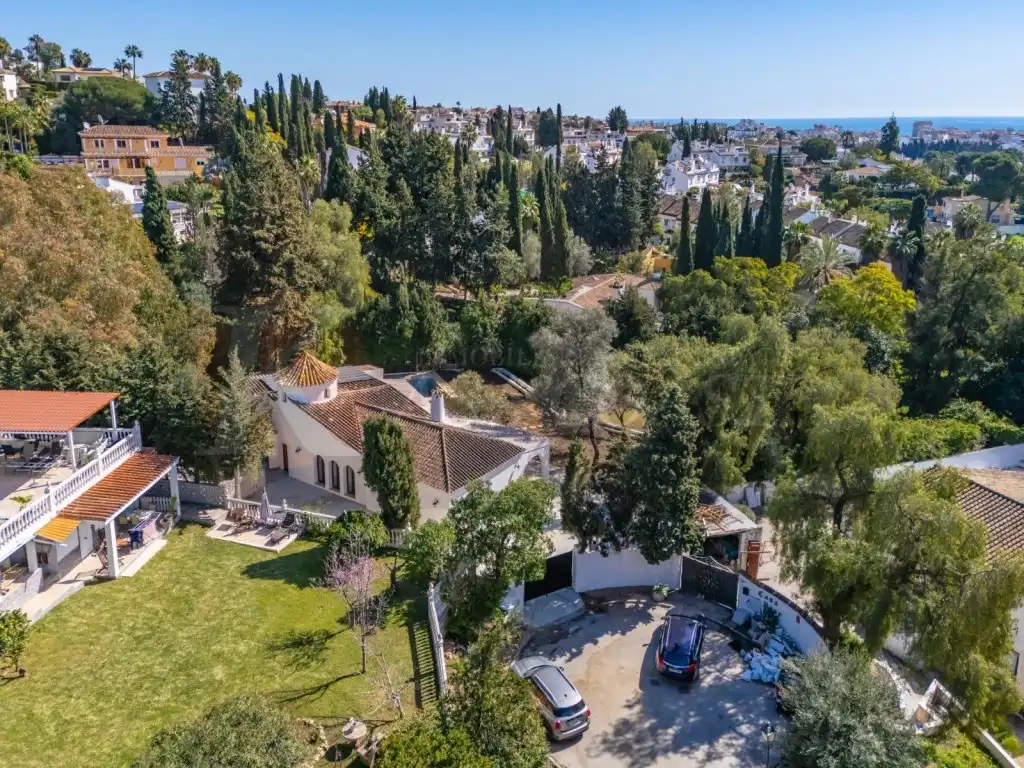 Vista exterior de Casa o xalet en venda en Mijas amb Aire condicionat, Jardí privat i Terrassa