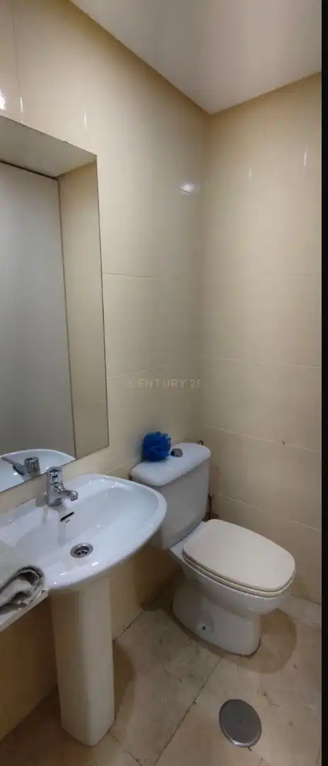 Bany de Apartament de lloguer en Las Rozas de Madrid amb Aire condicionat, Forn i Rentadora