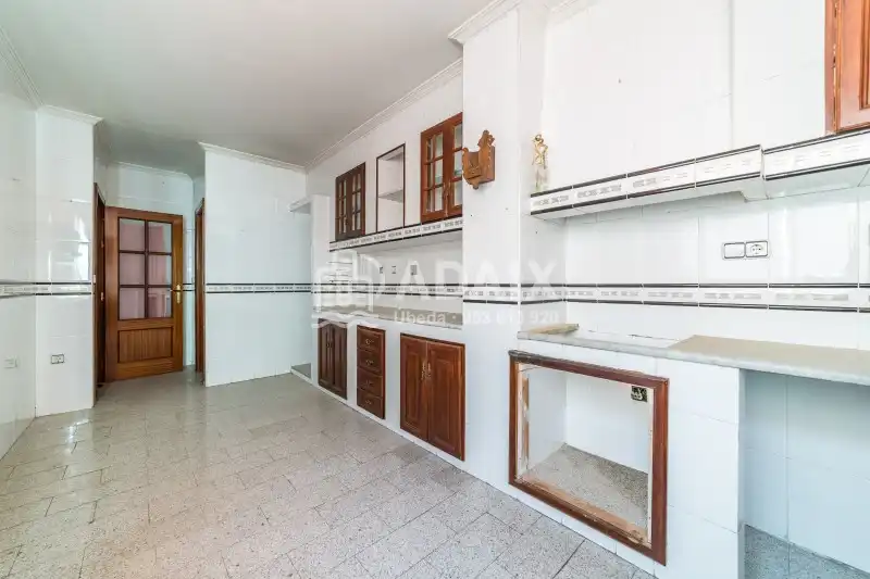 Cuina de Casa o xalet en venda en Úbeda amb Aire condicionat, Traster i Balcó