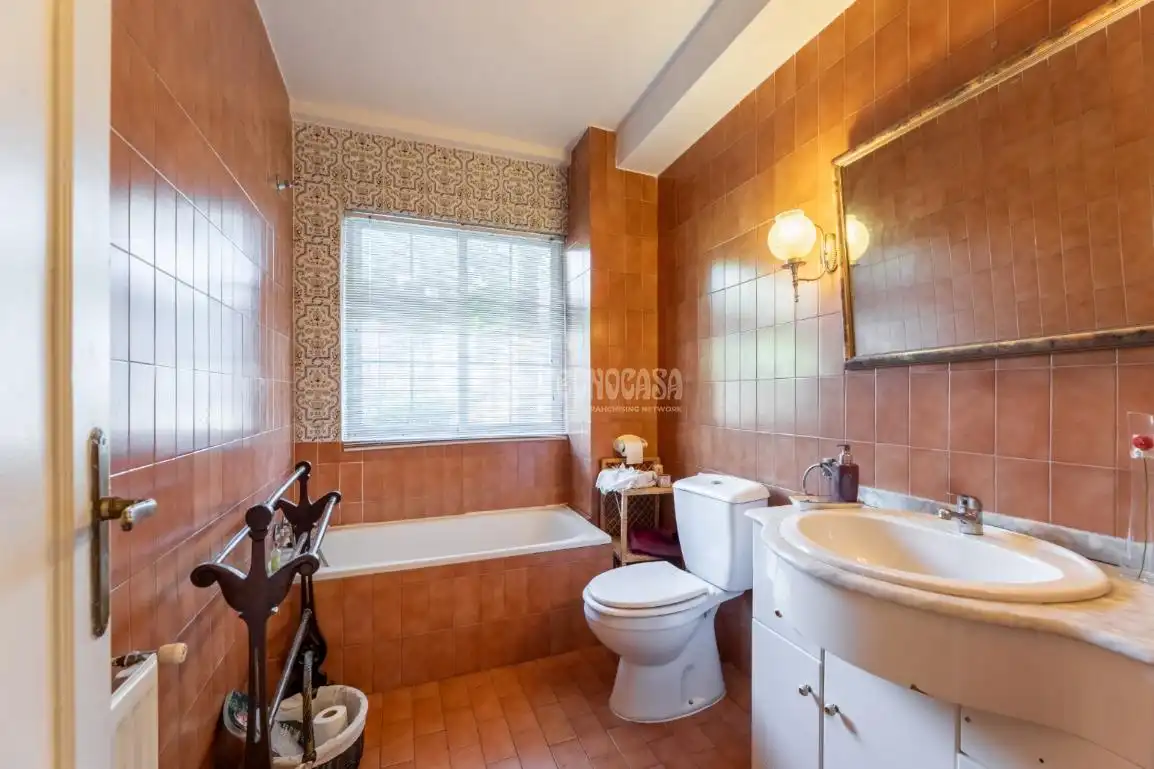 Badezimmer von Haus oder Chalet zum Verkauf in Torrelodones mit Heizung, Privatgarten und Terrasse