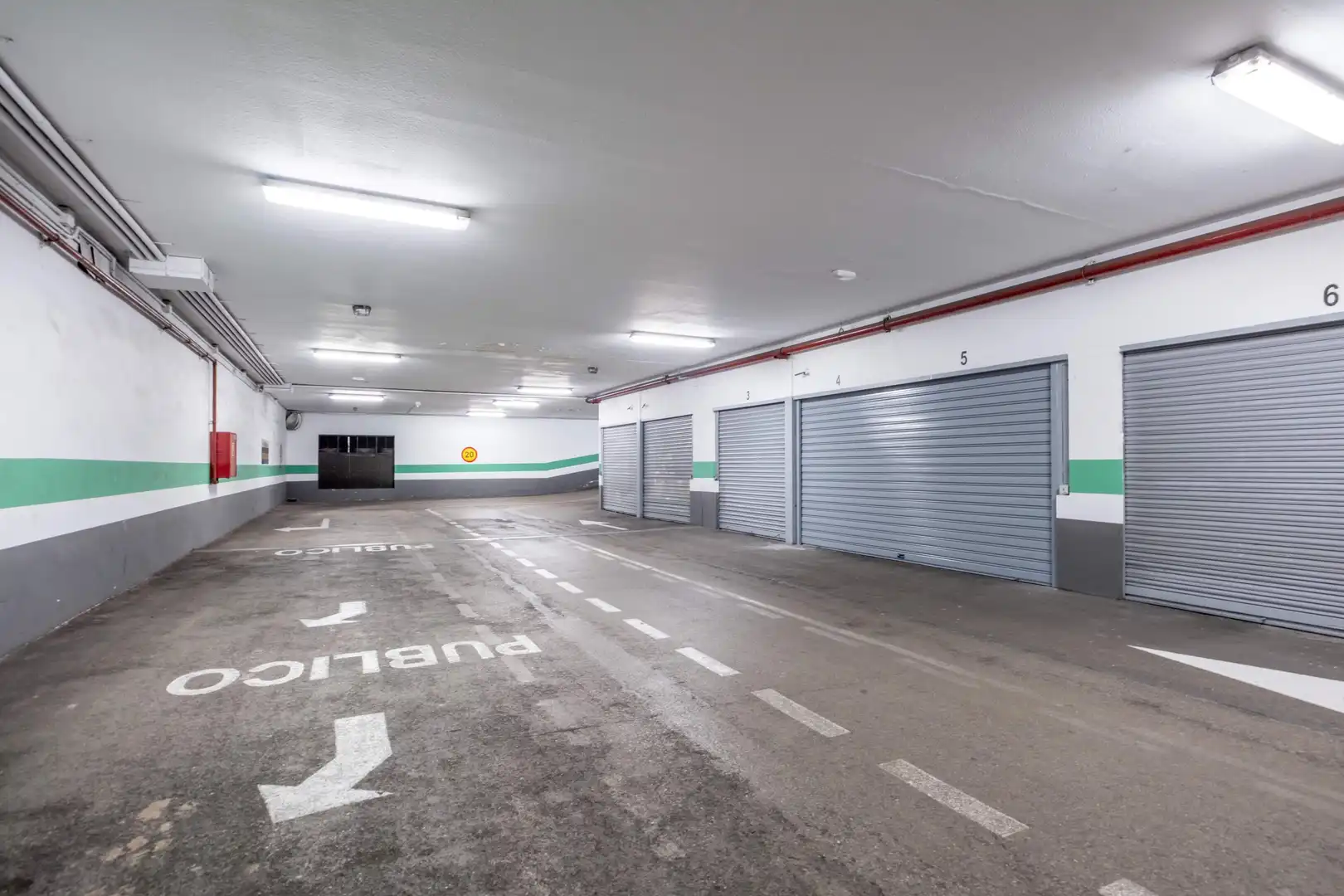Parking de Piso en venta en Zaragoza con Calefacción, Terraza y Balcón