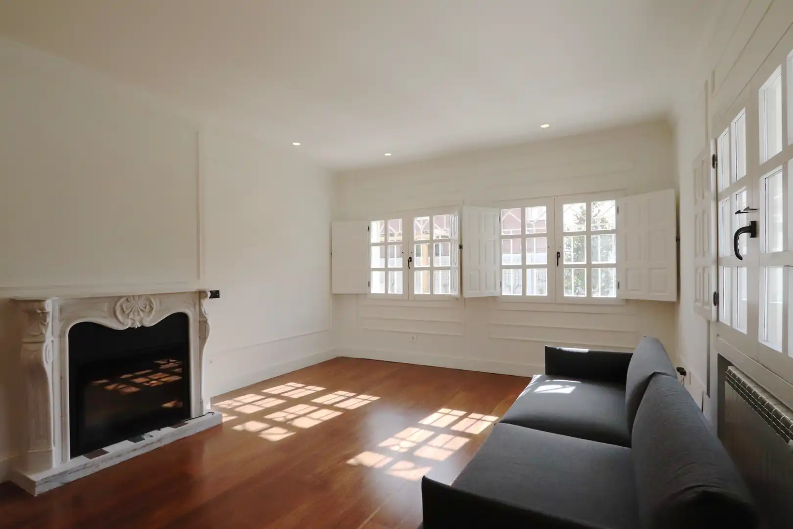 Sala d'estar de Casa o xalet de lloguer en Madrid amb Aire condicionat, Calefacció i Jardí privat