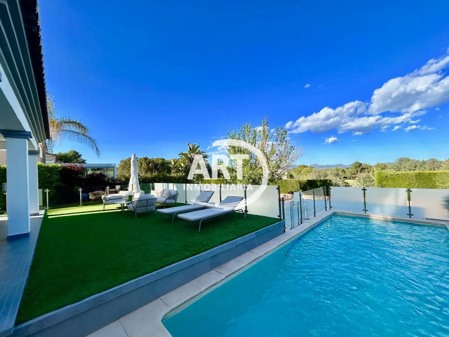 Vista exterior de Casa o xalet en venda en Bétera amb Aire condicionat, Calefacció i Jardí privat
