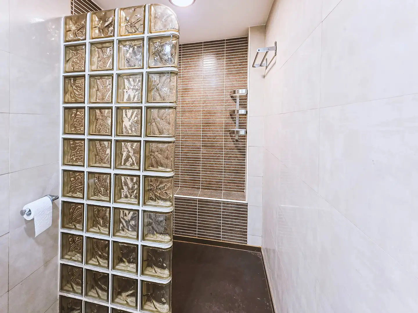 Bathroom of Flat for sale in Urbanitzacions