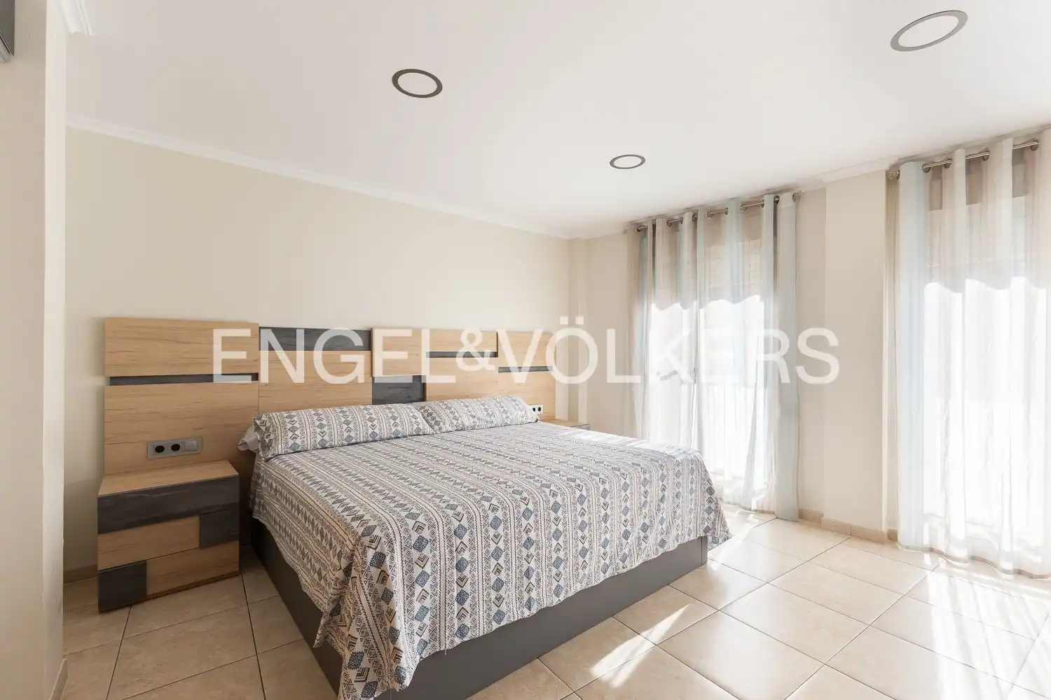 Bedroom of Houses for sale in La Pobla de Vallbona  with Air Conditioner, Heating and Terrace