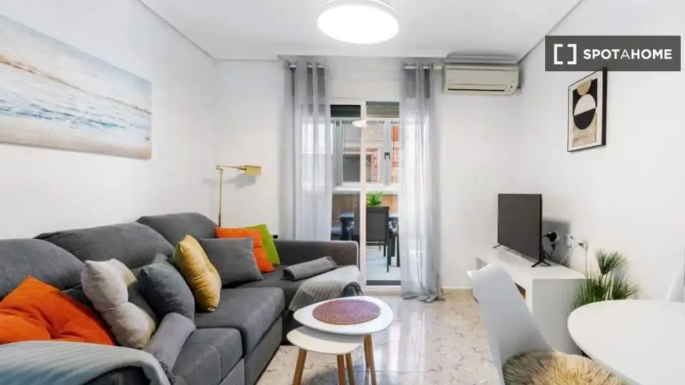 Sala de estar de Apartamento para compartir en Torrevieja con Aire acondicionado, Calefacción y Terraza