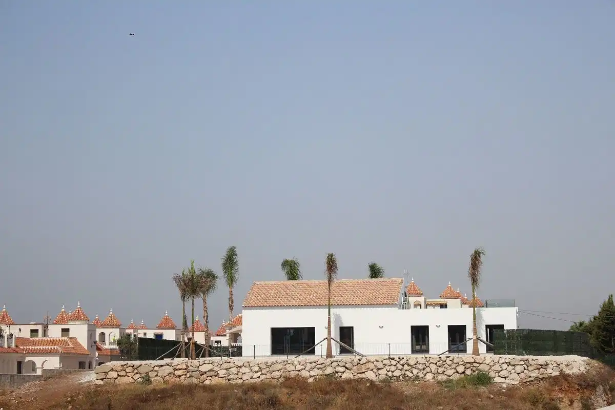 Vista exterior de Casa o xalet de lloguer en Nerja amb Aire condicionat, Jardí privat i Traster