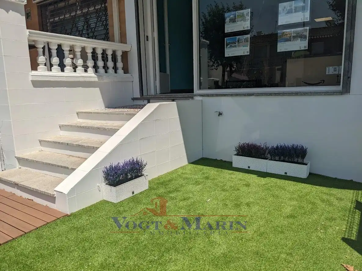 Local comercial en venta en Carrer Port Empordà, imagen 8