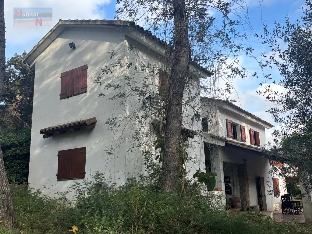 Vista exterior de Casa o xalet en venda en La Bisbal del Penedès amb Moblat i Forn