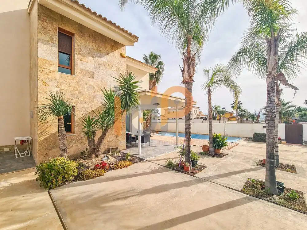 Vista exterior de Casa o chalet en venta en Huércal-Overa con Aire acondicionado, Calefacción y Jardín privado