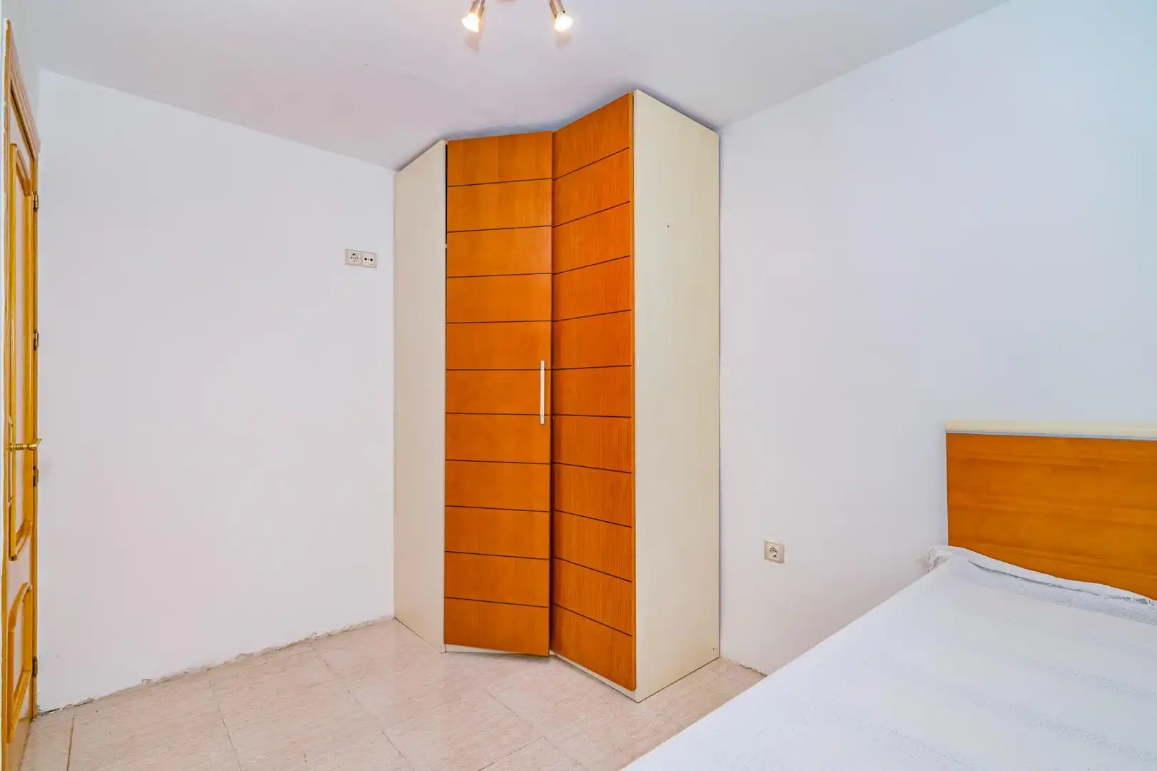 Bedroom of Flat for sale in Granada  with Air Conditioner and Balcony