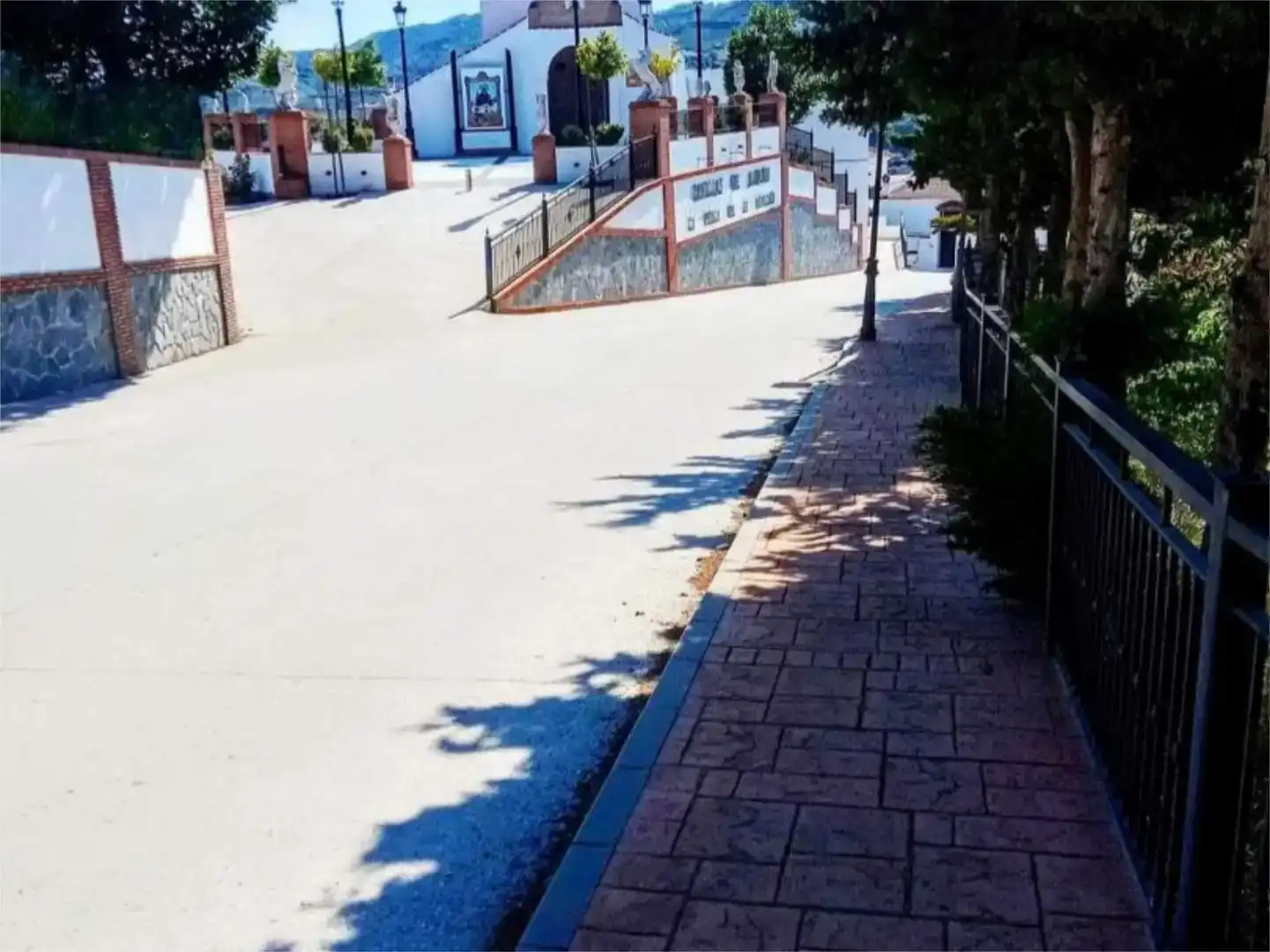 Vista exterior de Casa adosada en venda en Canillas de Albaida amb Aire condicionat, Traster i Balcó