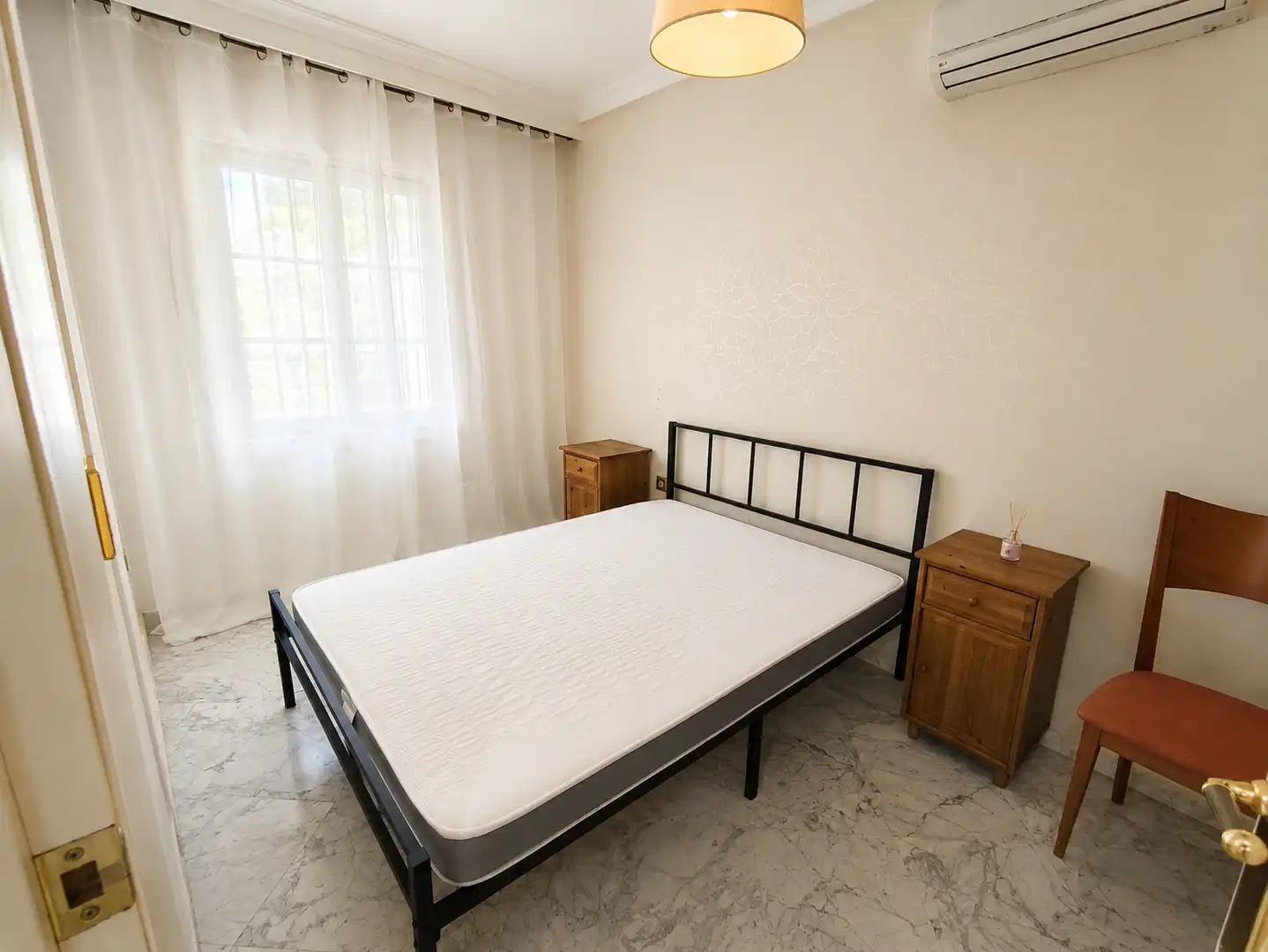Bedroom of Flat for rent in Sevilla  with Air Conditioner, Terrace and Furnished
