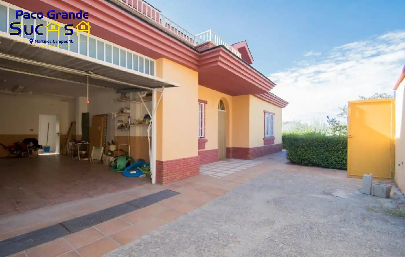 Vista exterior de Casa o chalet en venta en Güéjar Sierra con Jardín privado, Terraza y Piscina
