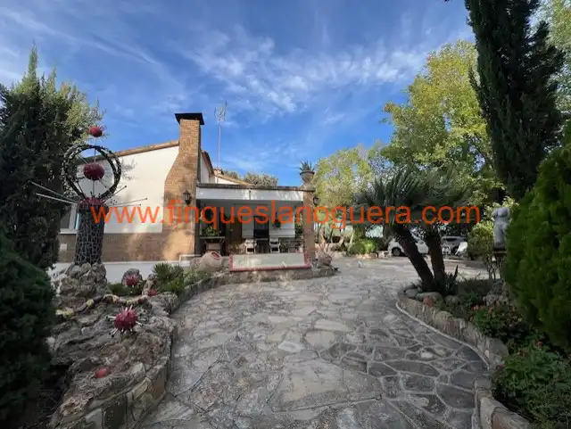 Vista exterior de Casa o chalet en venta en La Sentiu de Sió con Jardín privado, Terraza y Piscina