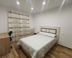 Bedroom of Flat to rent in Salamanca Capital  with Air Conditioner, Heating and Parquet flooring