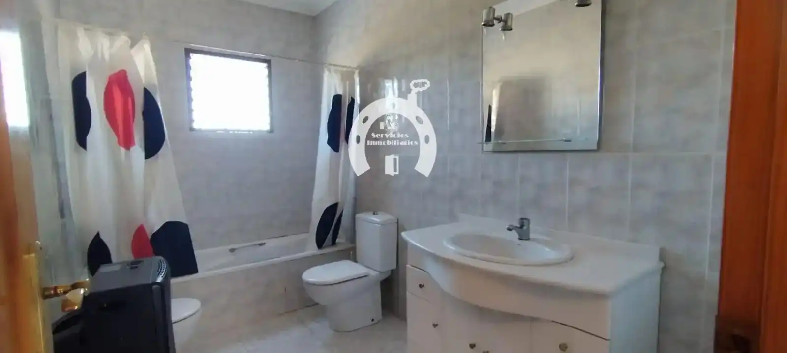 Bany de Casa o xalet en venda en Elche / Elx amb Jardí privat, Terrassa i Traster