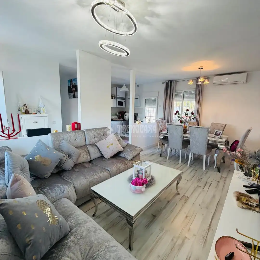 Sala de estar de Casa o chalet en venta en Colmenar de Oreja con Aire acondicionado, Calefacción y Jardín privado