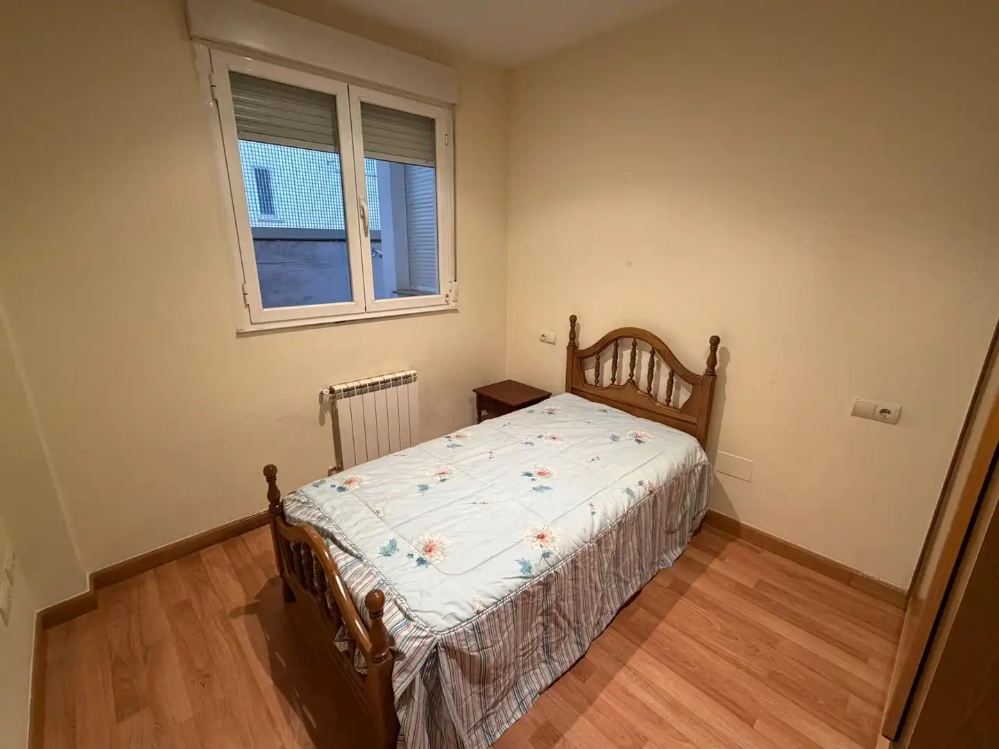 Habitación de Apartamento en venta en Ponferrada con Calefacción y Trastero