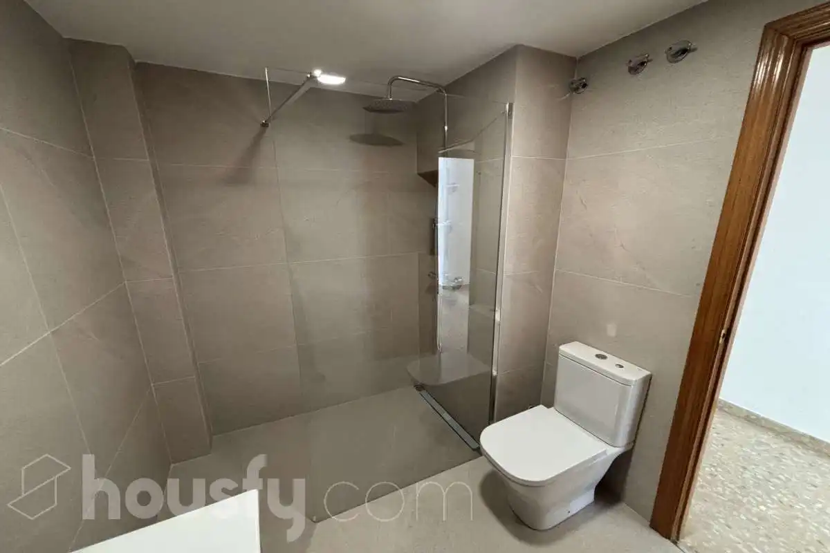 Bathroom of Flat for rent in Terrassa  with Heating, Terrace and Storage room