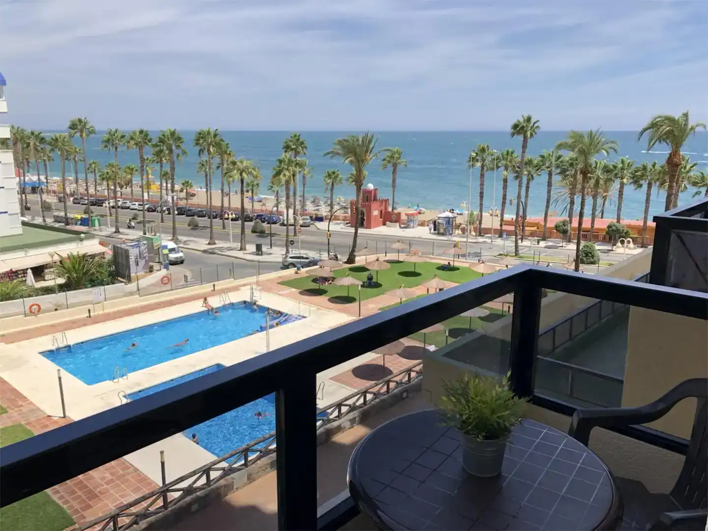 Außenansicht von Wohnungen zum Verkauf in Benalmádena mit Schwimmbad und Balkon