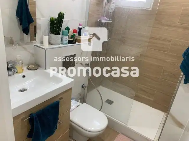 Bany de Pis en venda en Badia del Vallès amb Traster