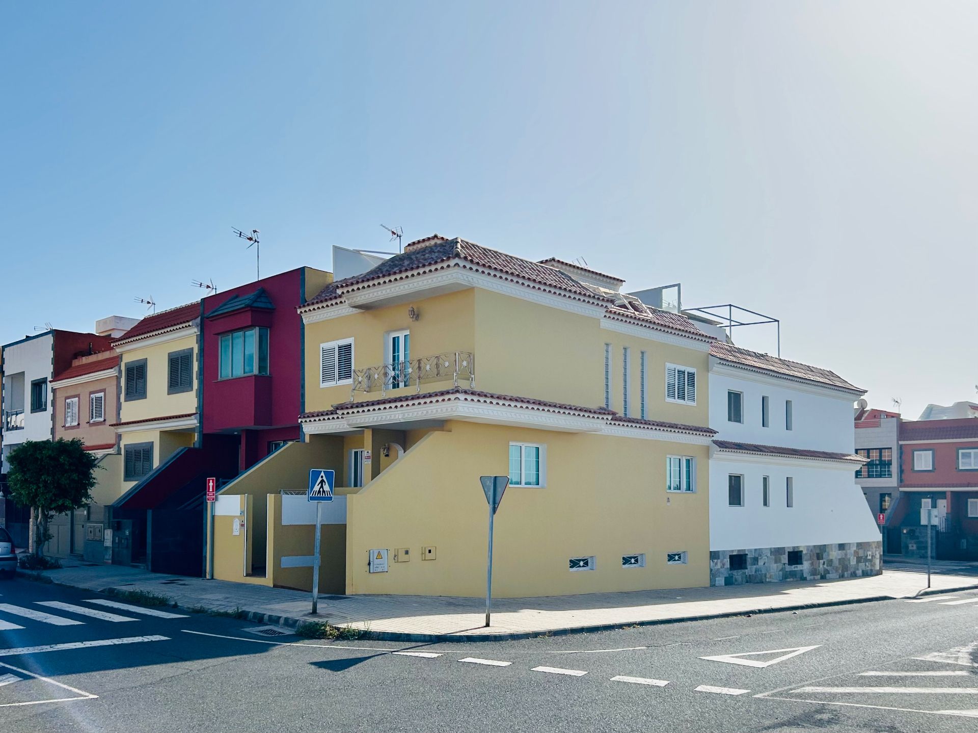 Exterior view of Single-family semi-detached for sale in Agüimes  with Air Conditioner, Terrace and Oven