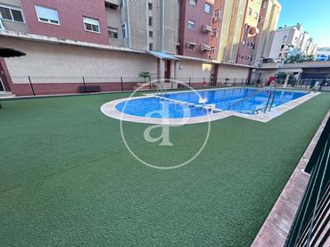 Piso con balcón en venta en Garbinet - Vistahermosa