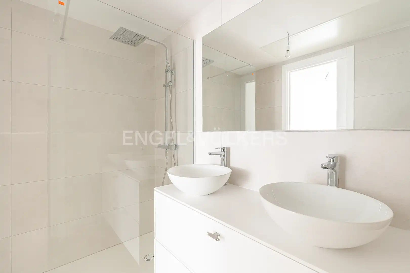 Badezimmer von Wohnung zur Miete in La Moraleja mit Klimaanlage, Heizung und Privatgarten