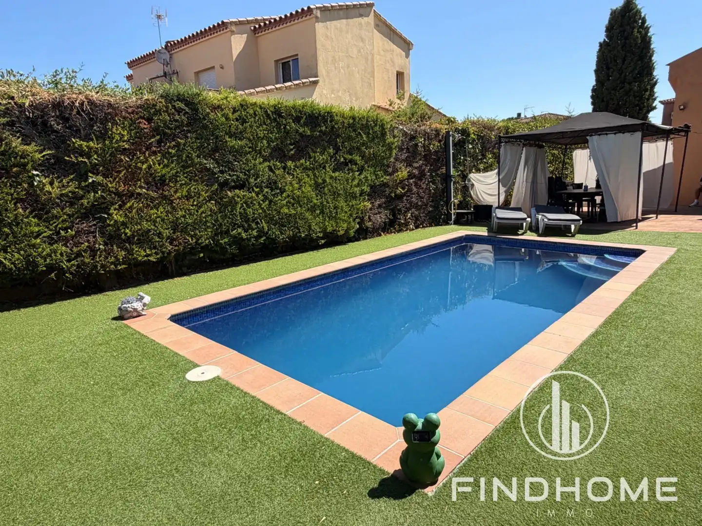 Piscina de Casa adosada en venda en Avinyonet de Puigventós amb Aire condicionat, Calefacció i Jardí privat