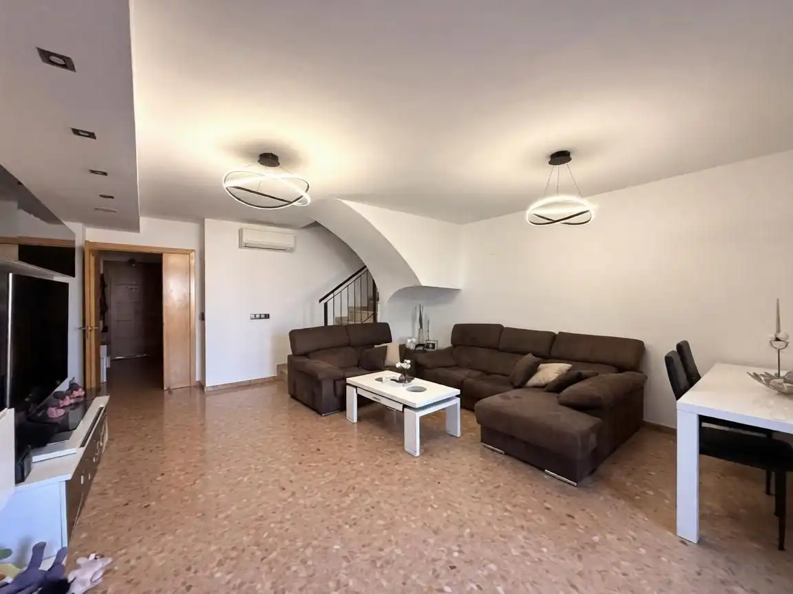 Sala d'estar de Àtic en venda en Riba-roja de Túria amb Aire condicionat, Terrassa i Traster