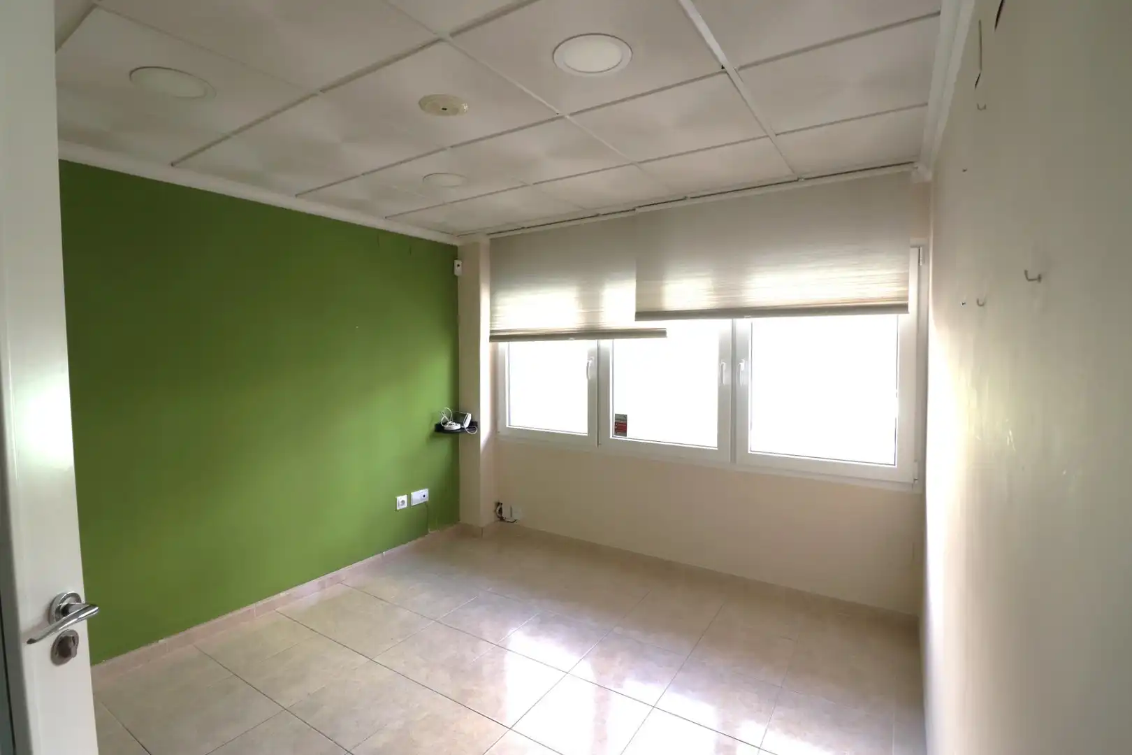 Office for rent in Elda  with Air Conditioner