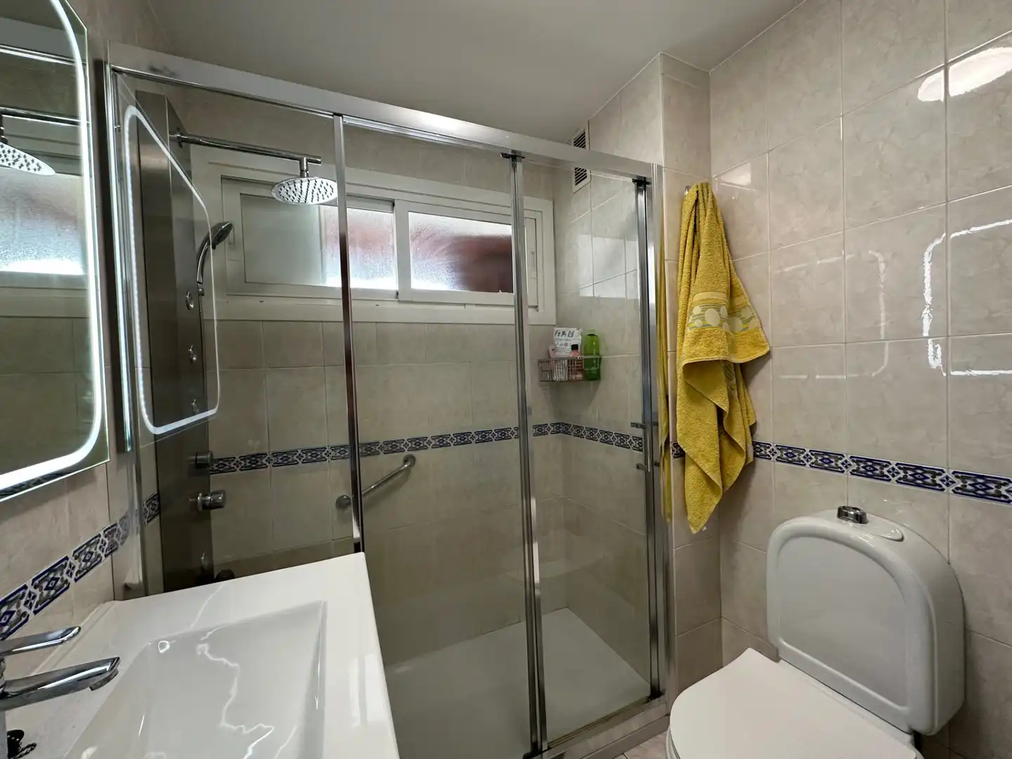 Bathroom of Flat for rent in Santiago de Compostela   with Heating, Parquet flooring and Furnished