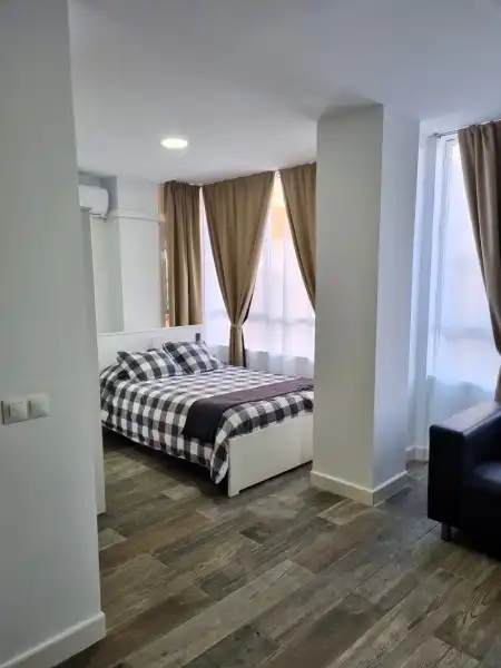Schlafzimmer von Wohnung zur Miete in Lucena mit Klimaanlage und Heizung