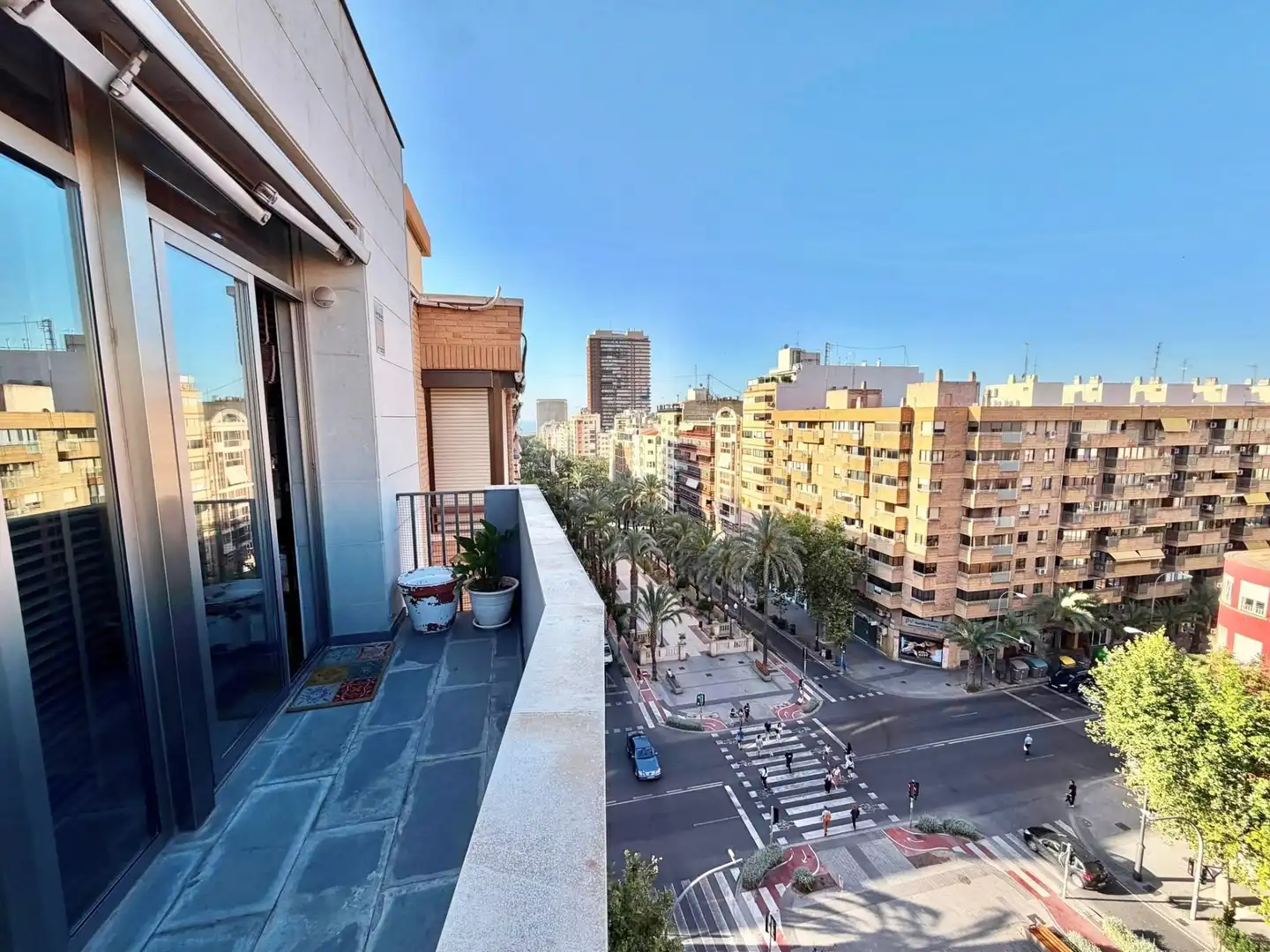 Außenansicht von Dachboden zum Verkauf in Alicante / Alacant mit Klimaanlage, Heizung und Terrasse