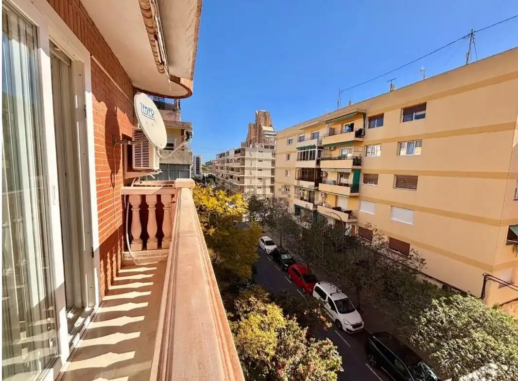 Außenansicht von Wohnung zur Miete in Alicante / Alacant mit Klimaanlage, Heizung und Terrasse