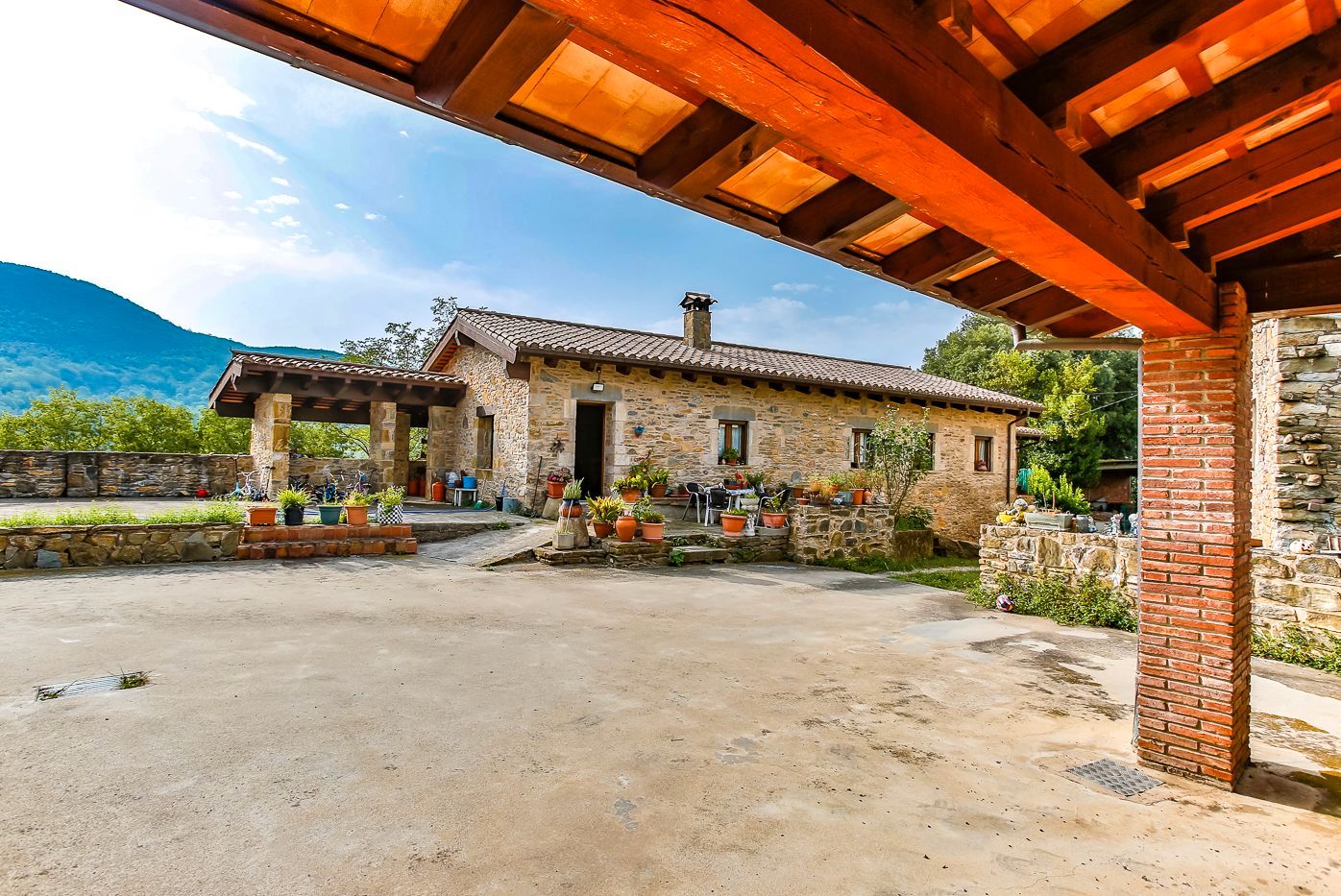 Exterior view of Country house for sale in Olot