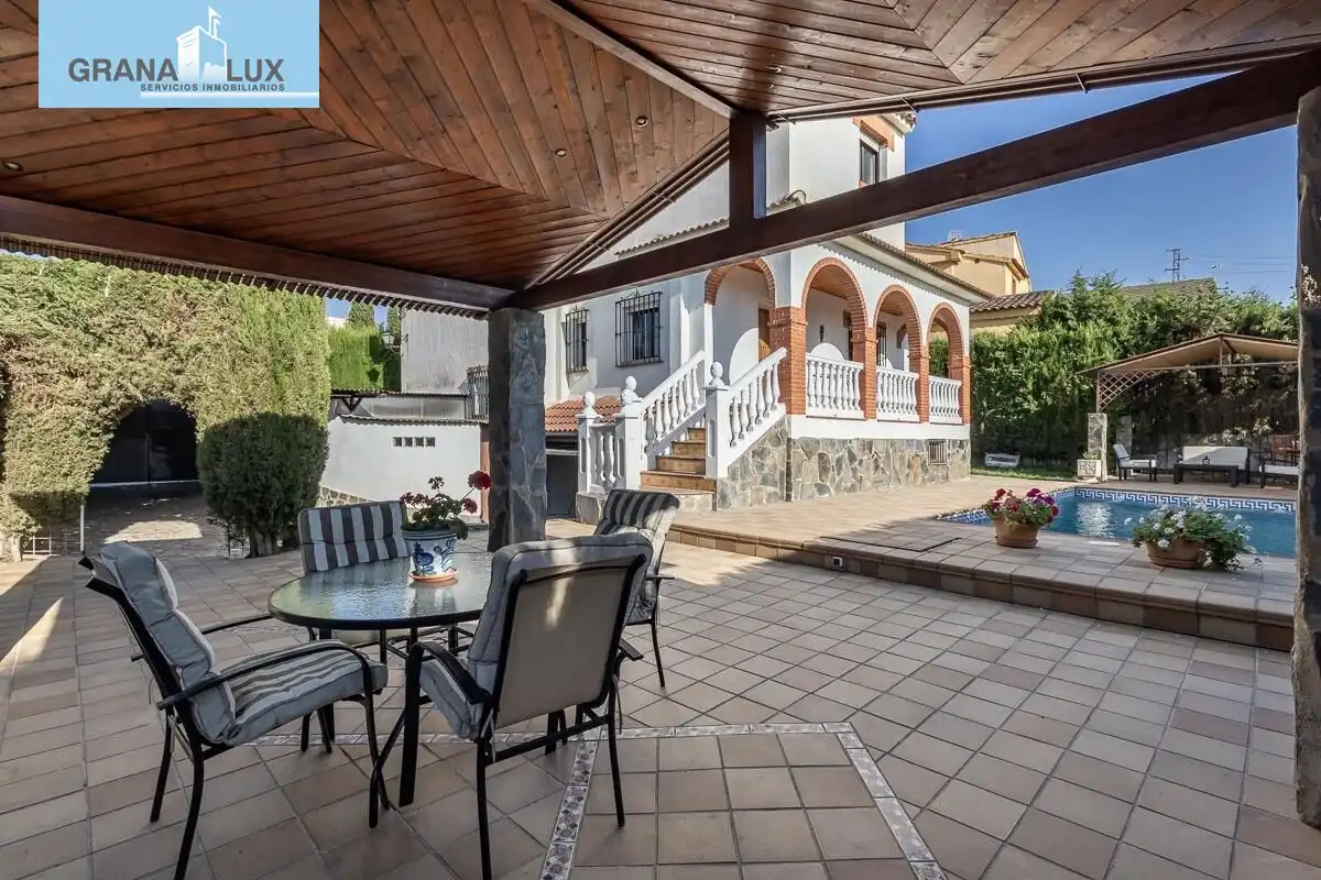 Chalet en venta en CALLE LIRIO, imagen 2