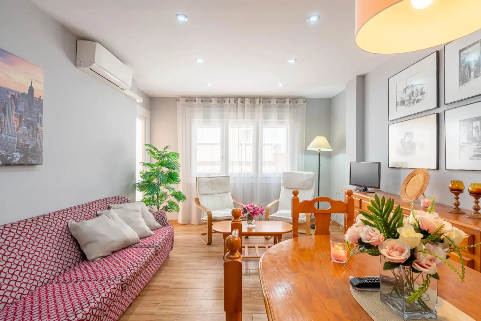 Wohnzimmer von Wohnung zur Miete in Almería mit Klimaanlage, Heizung und Terrasse
