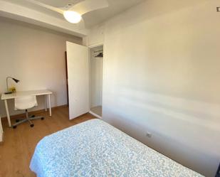 Dormitori de Apartament per a compartir en  Madrid Capital amb Calefacció, Moblat i Microones
